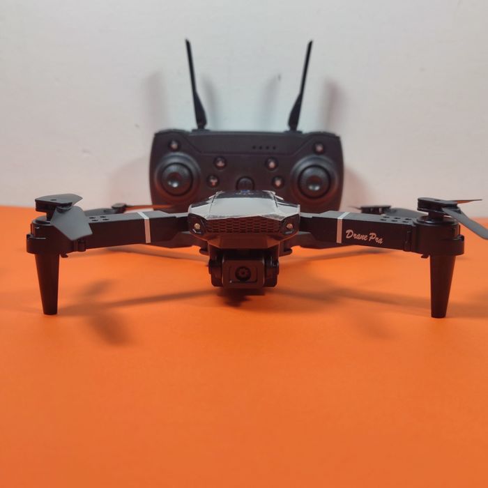 Dron E88 PRO dla początkujących