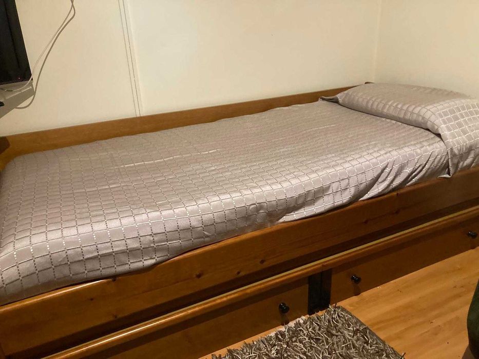 Cama de estúdio de solteiro