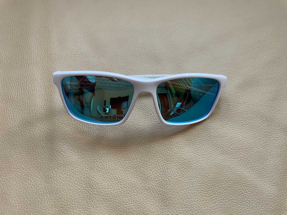 Okulary przeciwsłoneczne białe niebieskie szkła styl Oakley