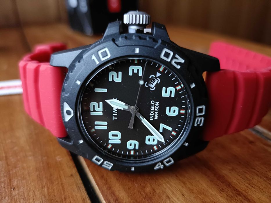 Timex Main Street - 42 mm - Bracelete Vermelha de Silicone