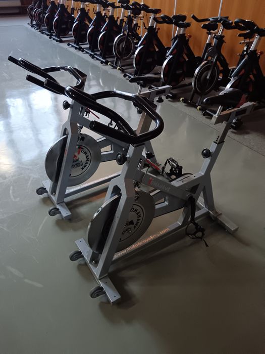 Bikes cycling e Banco Supino