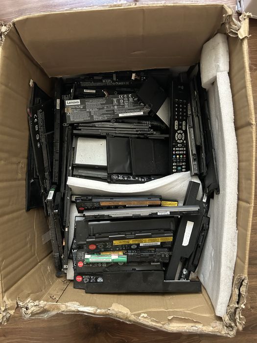 Zestaw baterii do laptopów HP, Dell, Lenovo – około 65 szt.