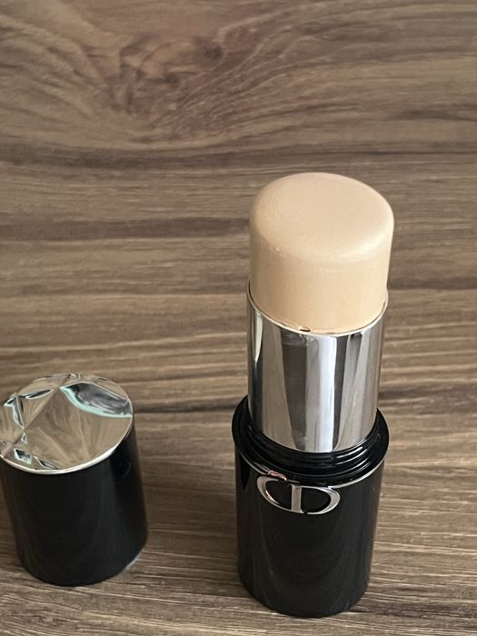 Тональний стік Dior 0N