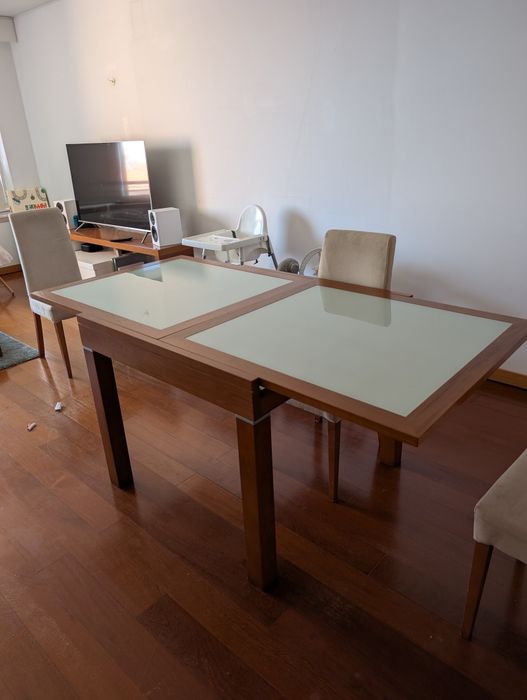 Mesa refeição e cadeiras