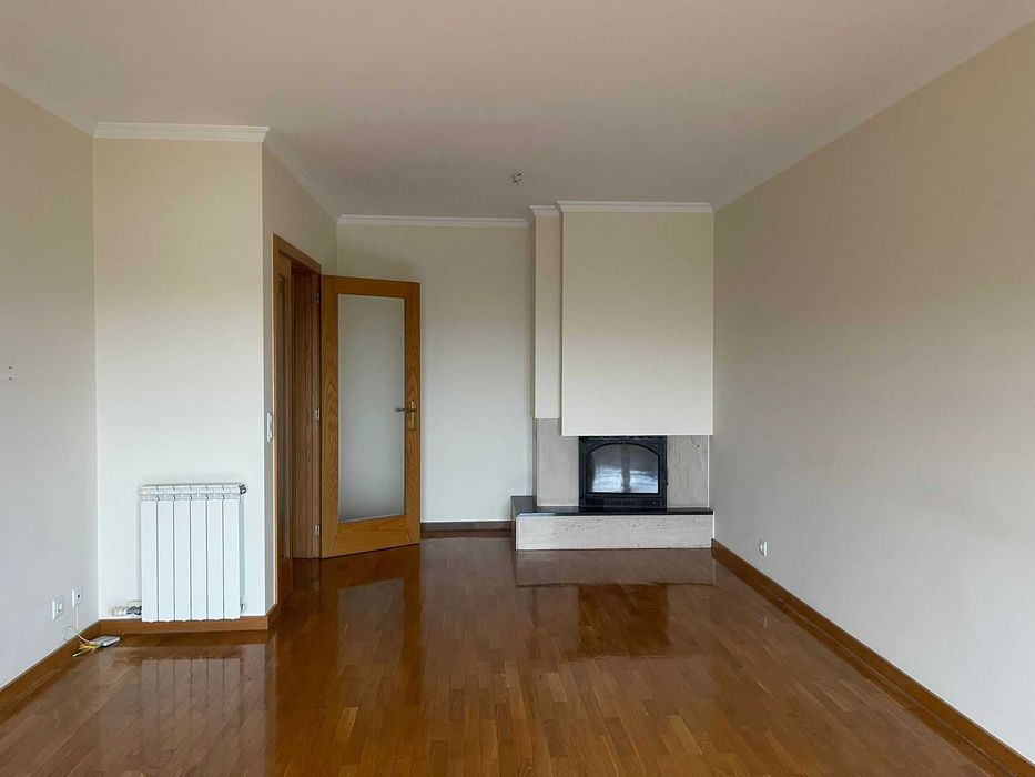 Apartamento T2 com Garagem Box em Mozelos