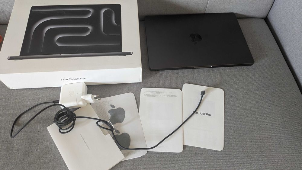 MacBook Pro 14" M3 Pro / 18 GB RAM / 512 GB SSD / 98 cykli