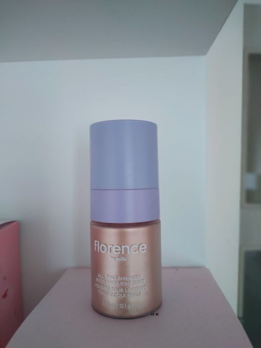 Rozświetlacz do ciała z Florence by mils