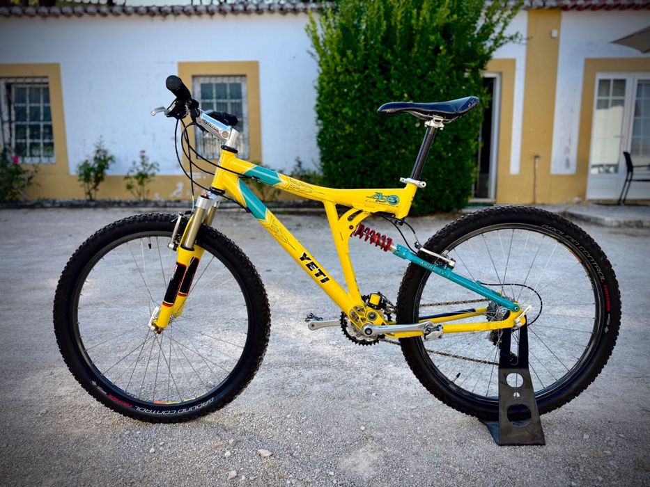 Yeti ARC AS-3, Rock Shox Judy SL, Full XT M737, Syncros, Easton Monkey