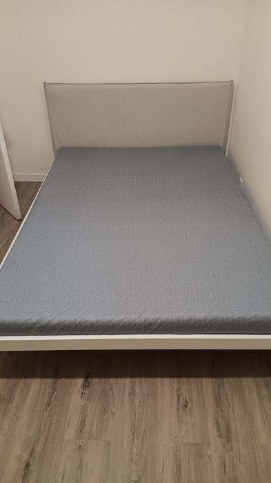 Cama e colchão com pouco uso