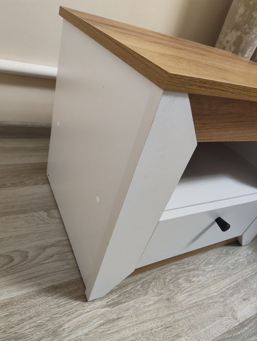 Тумбочка  в спальню.