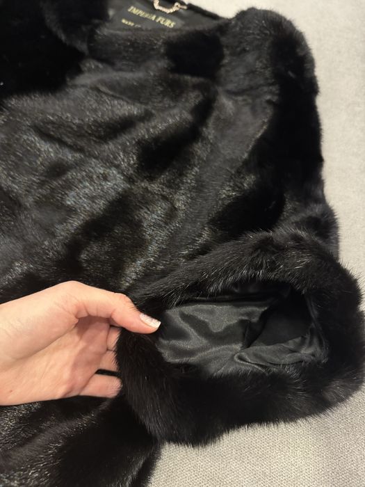Чорна норкова шуба