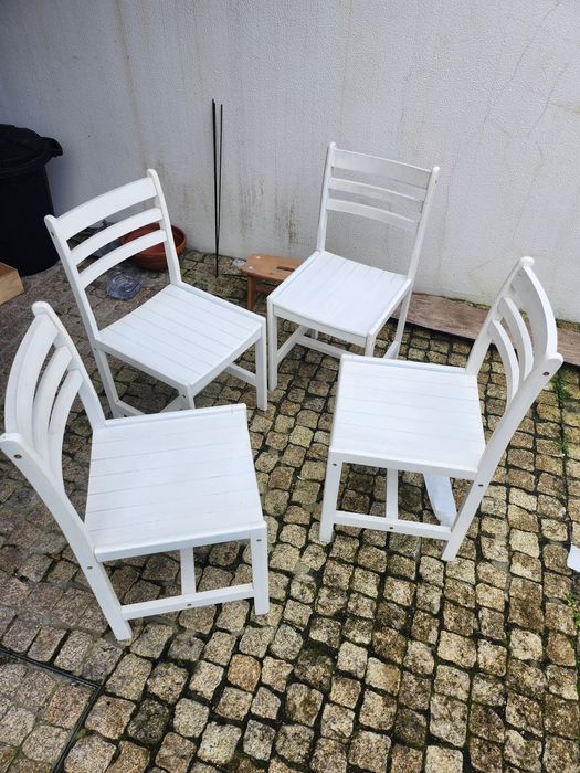 Vendo 4 cadeiras e + cadeira baloiço