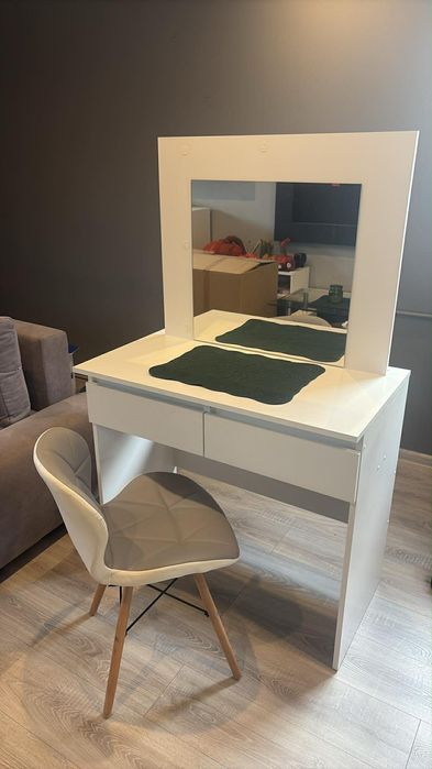 TOALETKA KOSMETYCZNA z lustrem oraz krzesłem