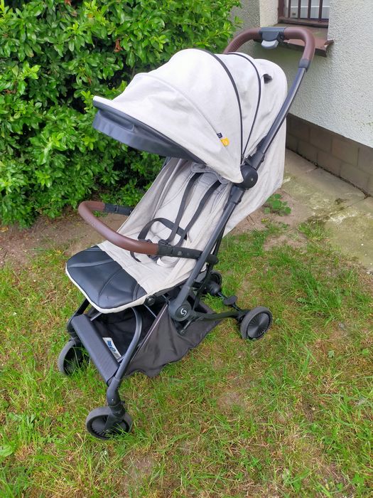 Lekki Wózek spacerowy Skiddou Espoo do samolotu składany jedną ręką