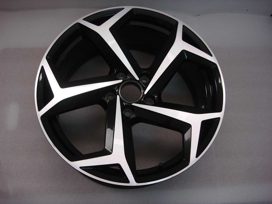 Felga PASSAT B8 18 8JX18 ET44 5X112