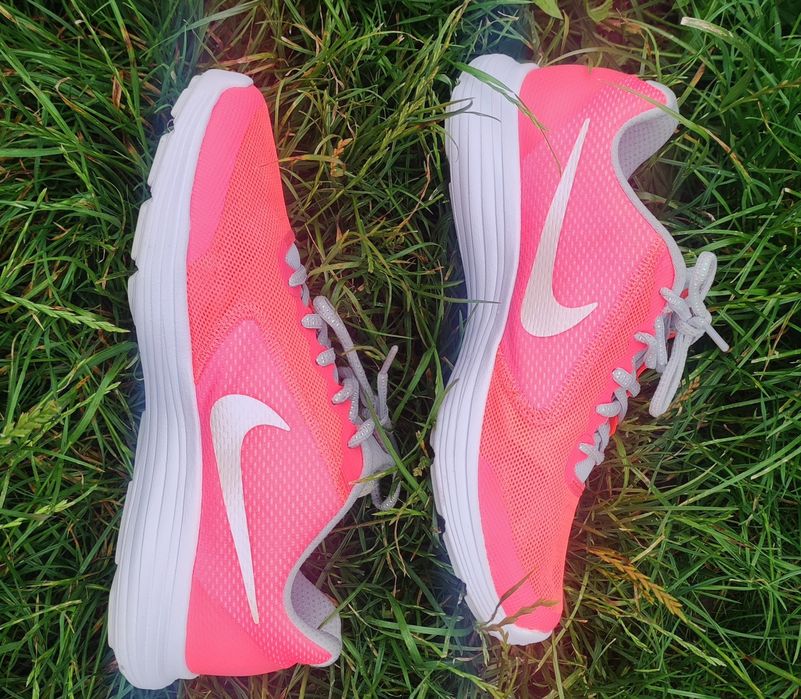 Кросівки жіночі_NIKE Revolution 3 LAVA