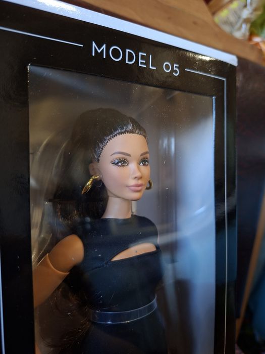 Барбі Looks Barbie Basics #5 made to move