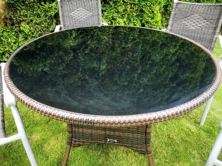 Zestaw ogrodowy stół plus 4 krzesła