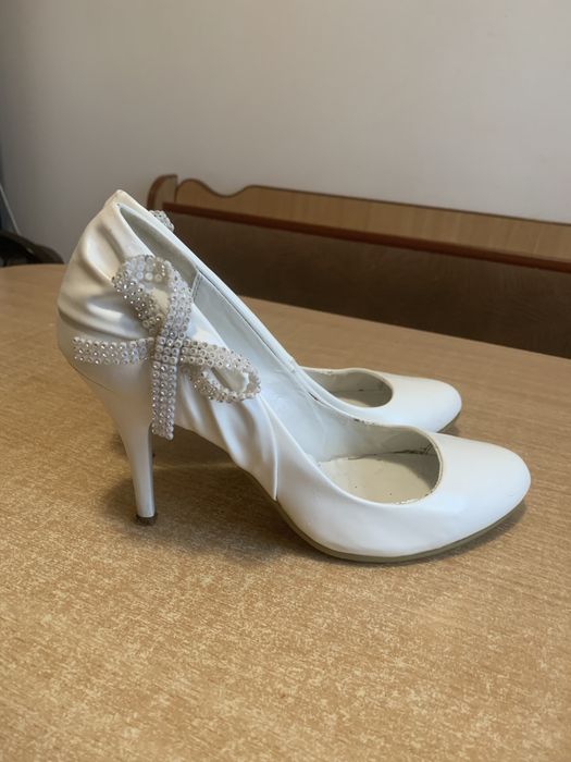 Весільні туфлі 38 розміру