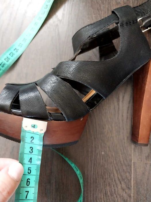 Босоніжки шкіряні