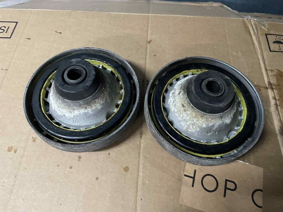 Bmw m3 e90 e92 e93 m3 s65b40 v8 poduszki poduszka  górna amortyzatorów