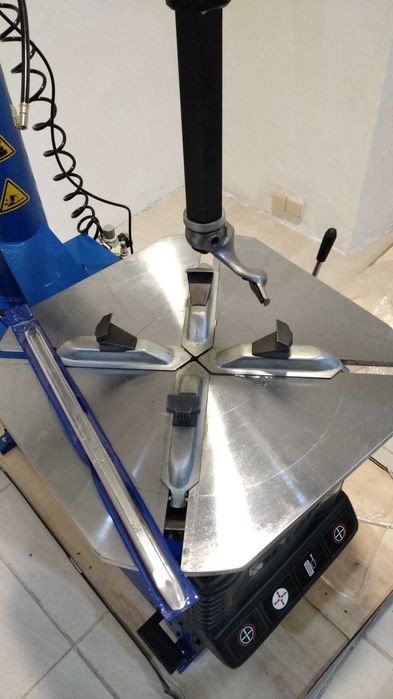 Máquina montar/desmontar pneus 24"