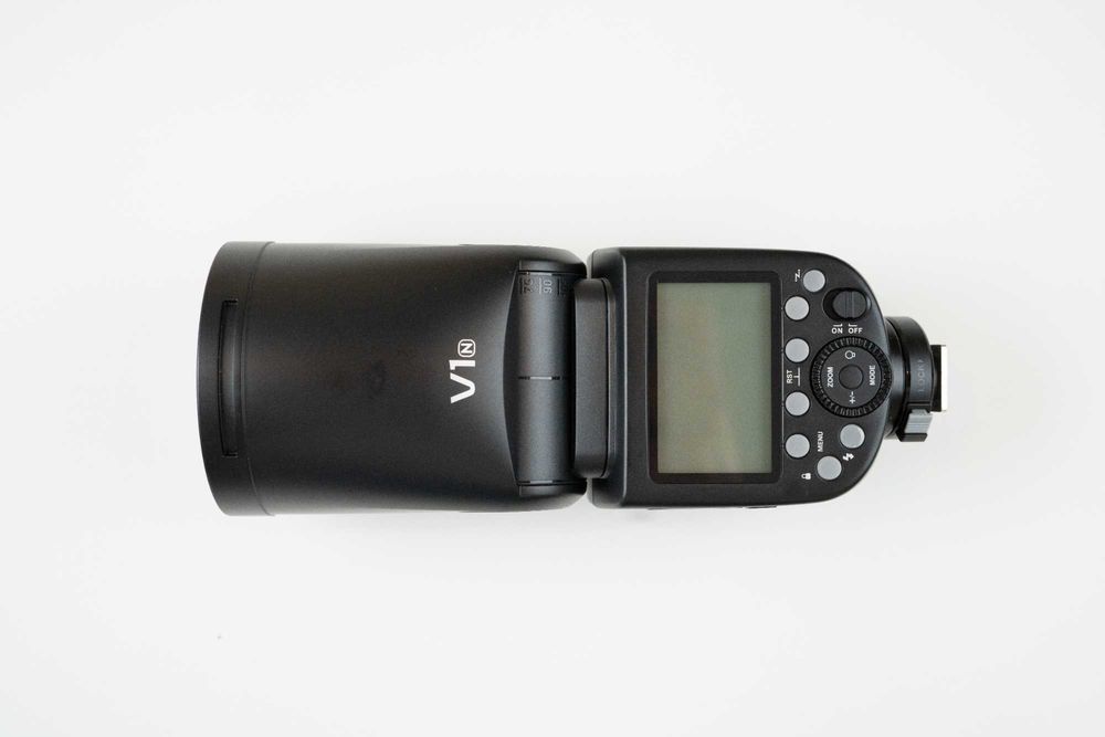 Flash Godox V1-N (para Nikon) - Cabeça Redonda com Bolsa e Acessório