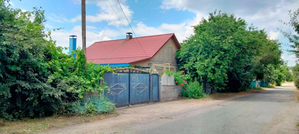Продам дом в центре села Вязовок с удобствами и автономией.