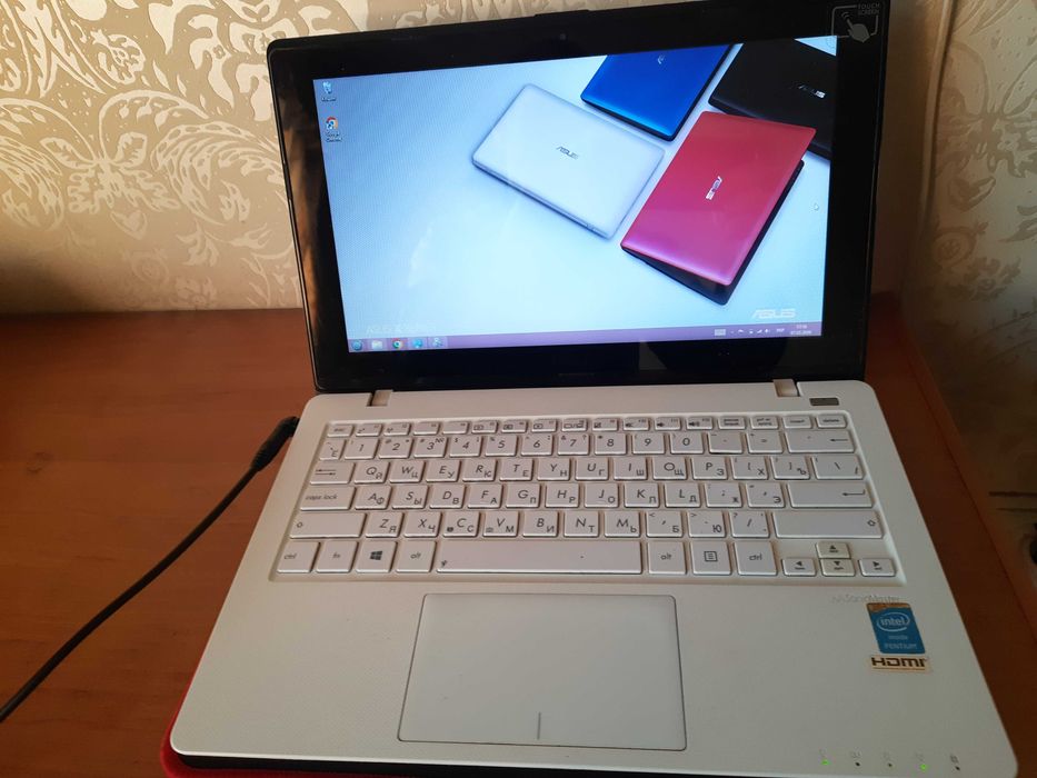 потужний, міцний, тонкий нетбук із сенсорним екраном