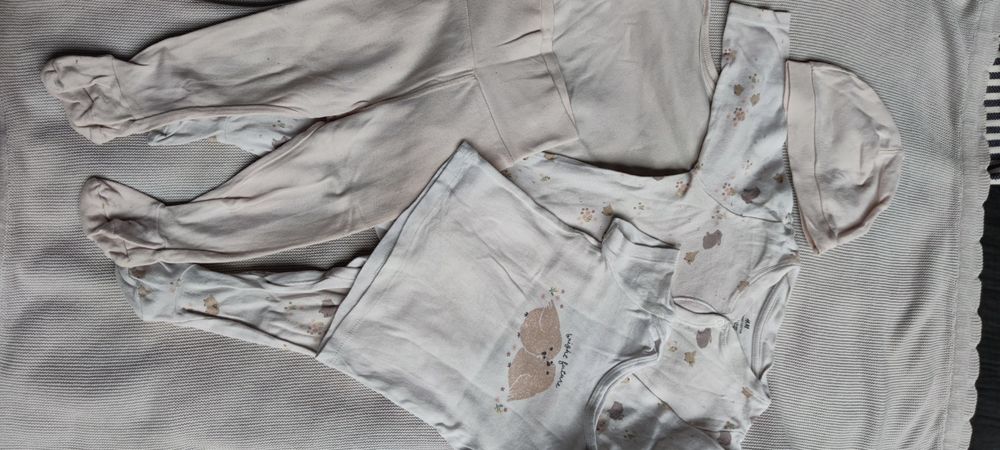 Komplet body, śpiochy, koszulka,spodenki, czapka  - 5 sztuk - r.68 H&M