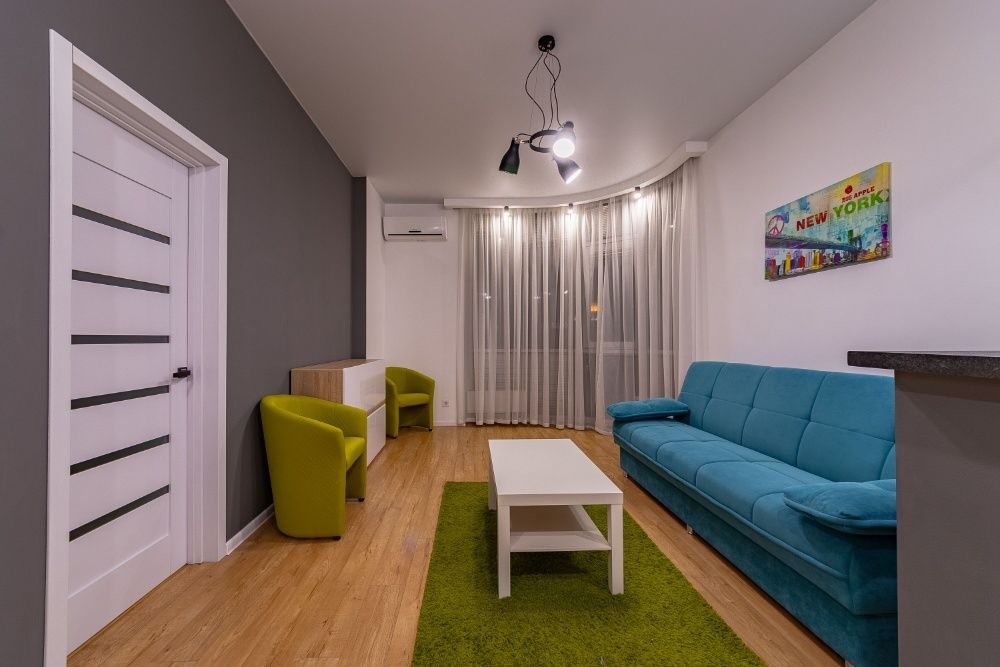 Посуточно 2к в новом доме ул.Драгомирова 2а (ЖК"Новопечерский Двор")