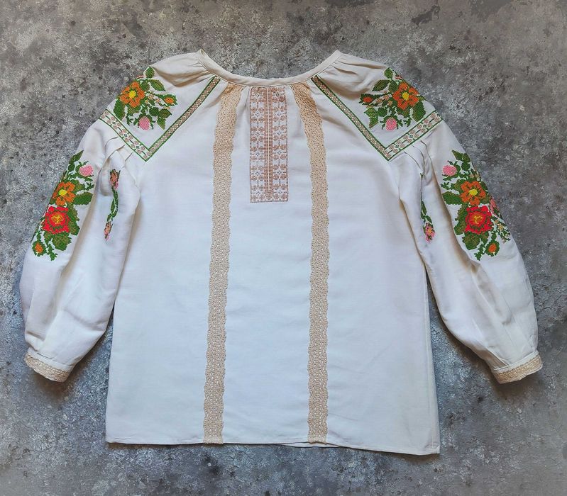 Дитяча вишиванка Gaptuvalnya, дизайнерська вишиванка для дівчинки