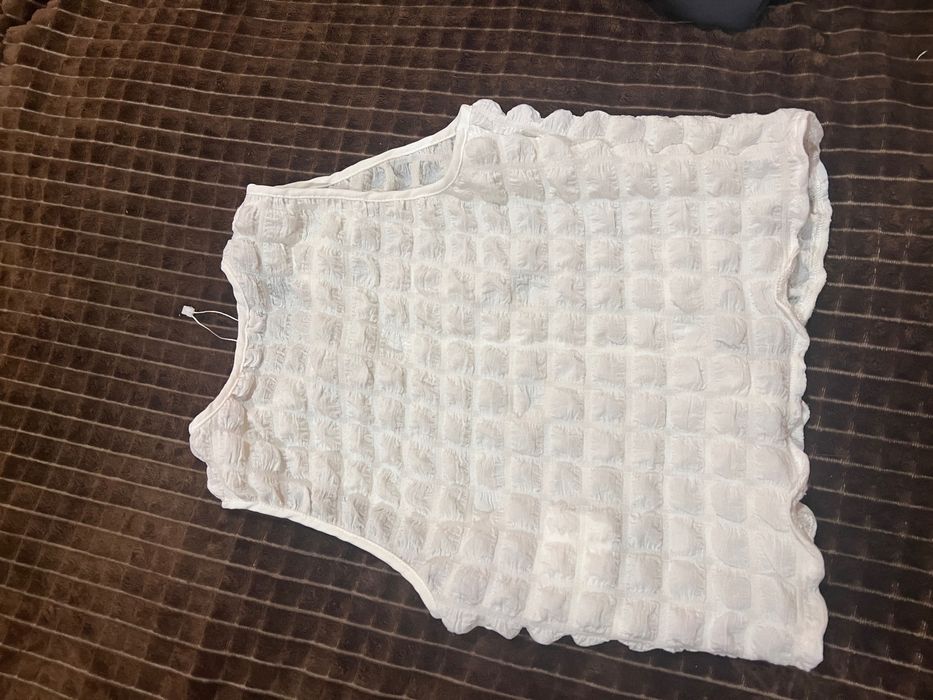 Біла майка на літо