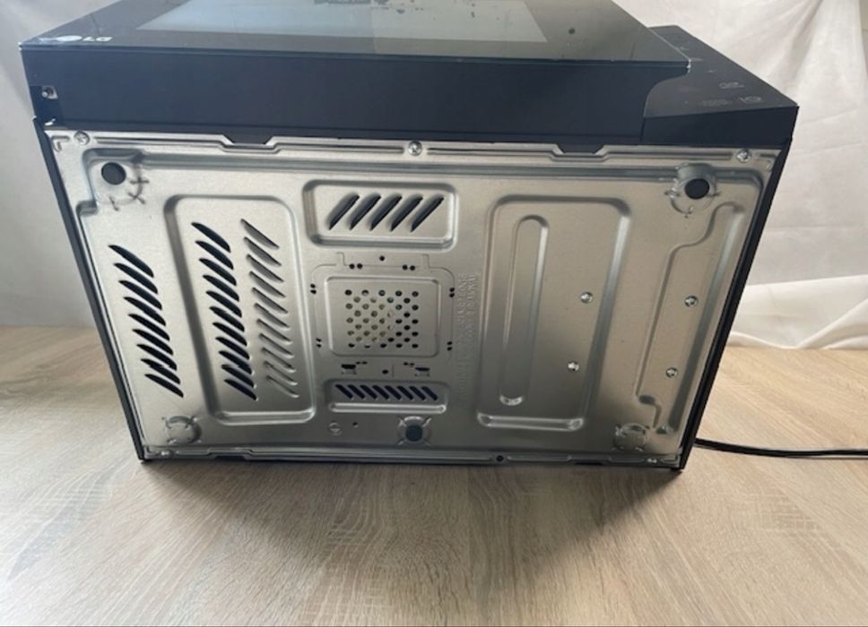 Kuchenka mikrofalowa LG NeoChef™ MH6535GIS (25L)