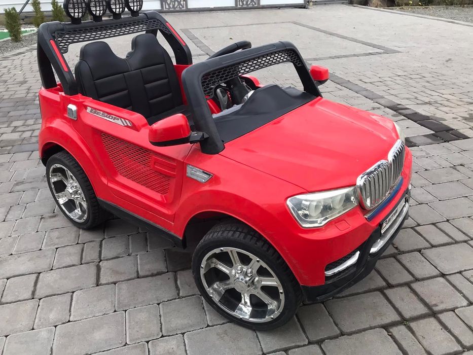 Дитячий електромобіль