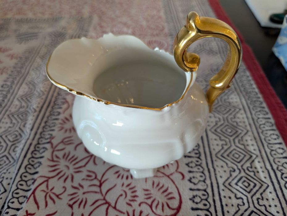 Serviço de Jantar Vintage Vista Alegre – Branco e Ouro