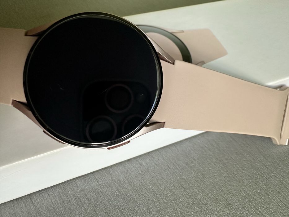 Часы  samsung Galaxy Watch4