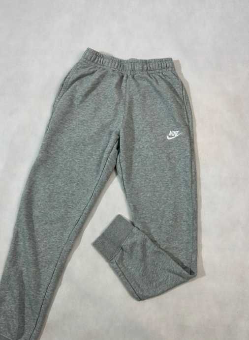 Klasyczne spodnie dresowe dresy Nike szare ze ściągaczami Basic
