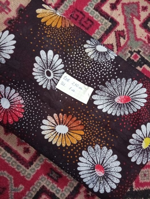 Відрізи тканин, великі.