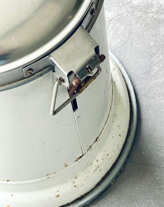 Caixote do lixo balde vulcão estilo Bauhaus