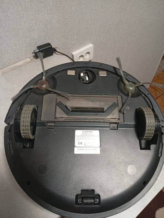 Робот пилосос Ecovacs Deebot 900