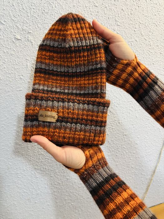 В’язаний комплект: шапка та мітенки