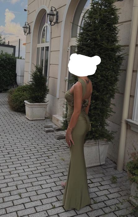 Sukienka bodycon dopasowana bez ramiączek z odkrytymi plecami lou
