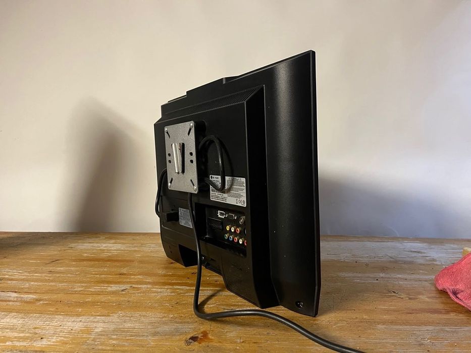 TV Pequena LG Plana Antiga Preta