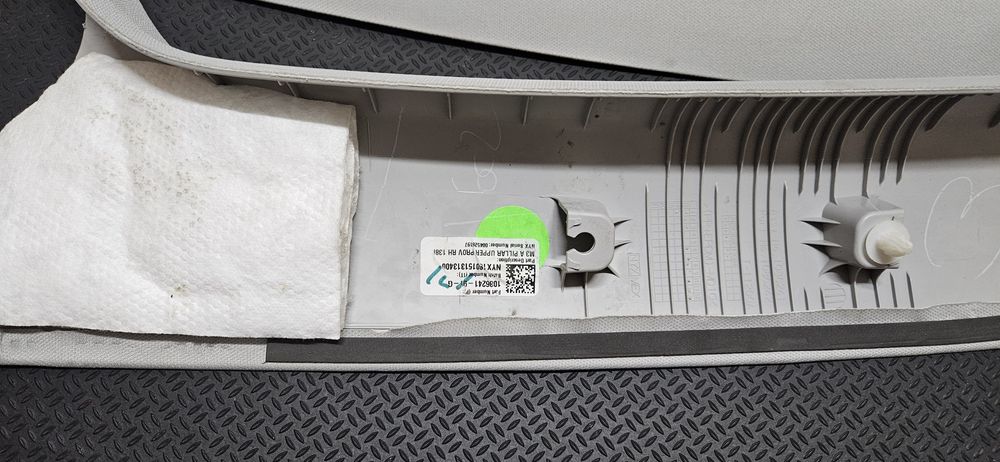 Накладки передніх стойок Tesla model 3