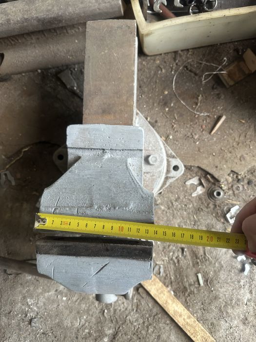 Продам тіски ідеальний стан.