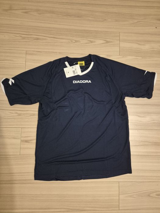 Футболка темно-синя Diadora.