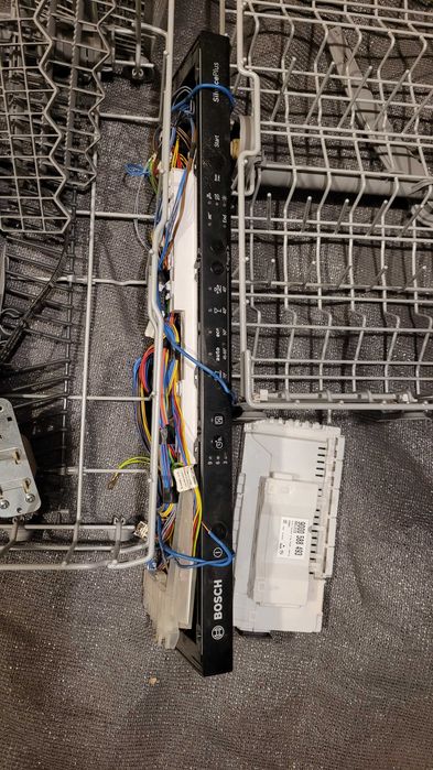 Częsci do zmywarki Bosh SM50E70EU/36 - kosze, panel itp
