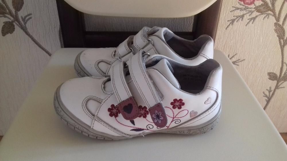 Кросівки на дівчинку