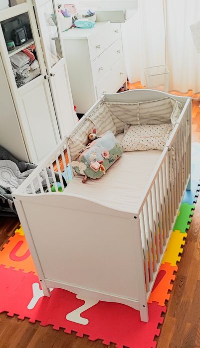 Berço + colchão Ikea semi-novos